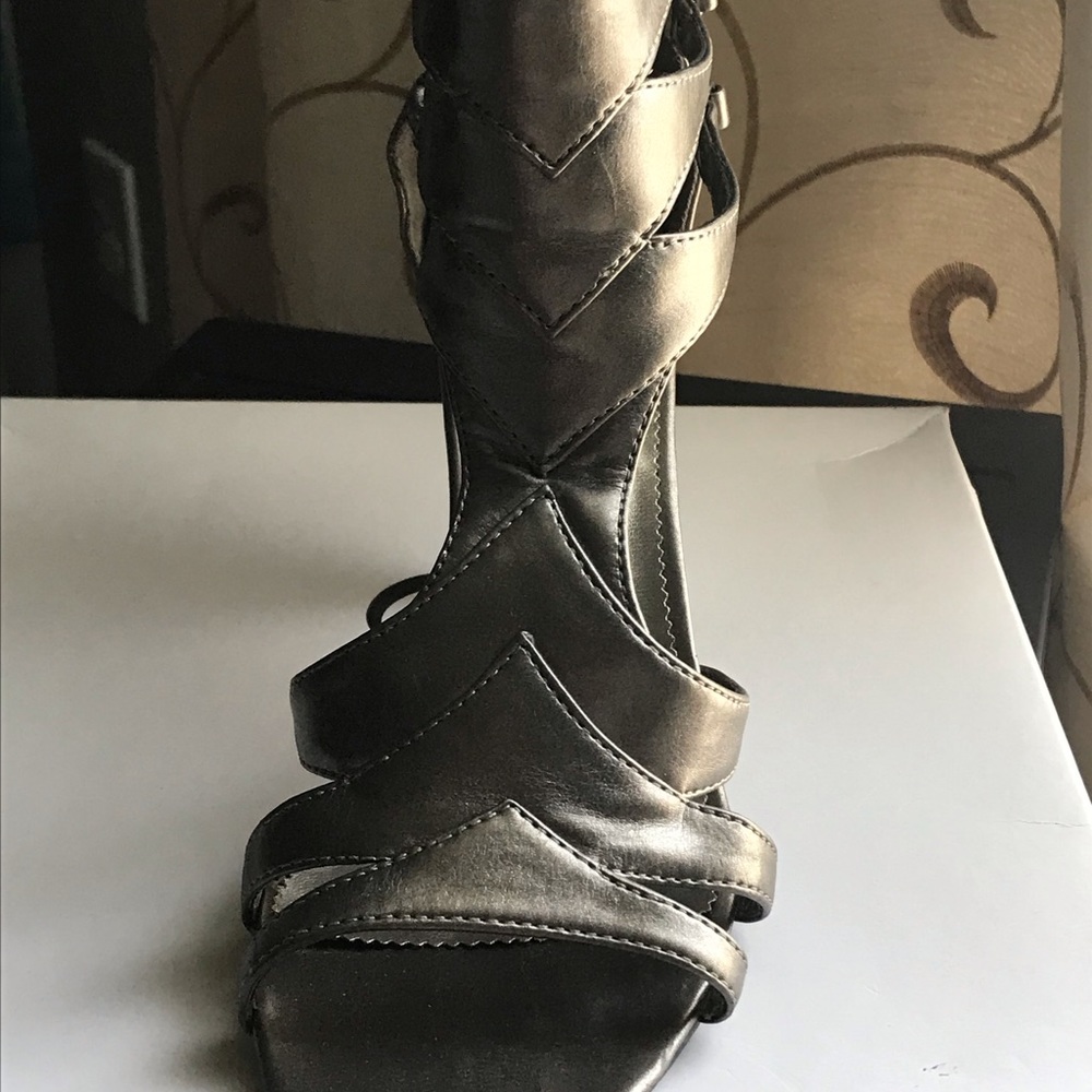 Dressy heel in pewter